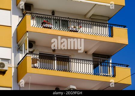 Architektur und Design in der Strandstadt Torre del Mar, Costa del Sol, Andalucía, Spanien Stockfoto