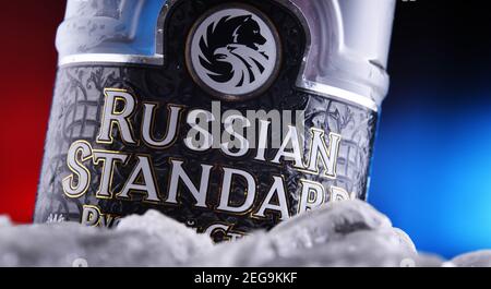 POZNAN, POL - 27. JAN 2021: Flasche Russian Standard Vodka, die Welt-Nr.. 1 russischer Premium-Wodka Stockfoto