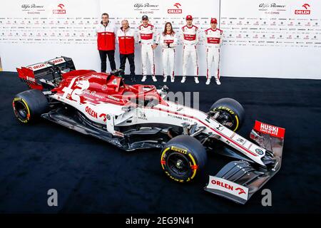 Alfa Romeo Racing C39 Präsentation von RÄIKKÖNEN Kimi (FIN), GIOVINAZZI Antonio (ita), KUBICA Robert (pol), CALDERON Tatiana (col), VASSEUR Frederic (Fra), Teamchef von Alfa Romeo Racing, und MONCHAUX Jan (Fra), Technischer Direktor von Alfa Romeo Racing, Portrait während der ersten Session der Formel 1 Pre-Season Testing 2020 vom 19. Bis 21. Februar 2020 auf dem Circuit de Barcelona-Catalunya, in Montmelo, Barcelona, Spanien - Foto Florent Gooden / DPPI Stockfoto