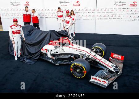 Alfa Romeo Racing C39 Präsentation von RÄIKKÖNEN Kimi (FIN), GIOVINAZZI Antonio (ita), KUBICA Robert (pol), CALDERON Tatiana (col), VASSEUR Frederic (Fra), Teamchef von Alfa Romeo Racing, und MONCHAUX Jan (Fra), Technischer Direktor von Alfa Romeo Racing, Portrait während der ersten Session der Formel 1 Pre-Season Testing 2020 vom 19. Bis 21. Februar 2020 auf dem Circuit de Barcelona-Catalunya, in Montmelo, Barcelona, Spanien - Foto Florent Gooden / DPPI Stockfoto