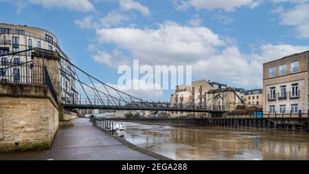 Victoria Brücke über den Fluss Avon in Bath, Somerset, Großbritannien am 18. Februar 2021 Stockfoto