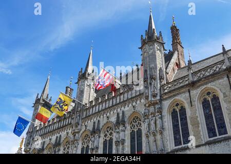 Außenansicht des mittelalterlichen Rathauses in Brügge, Belgien Stockfoto