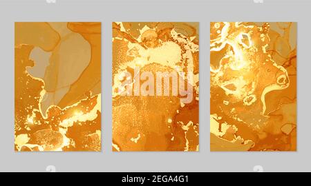 Set aus goldenen und orangen Plakaten mit Geode. Abstraktes Marmormuster. Alkohol Tinte Technik Stein Textur. Vektorhintergrund. Moderne Farbe mit Glitzer. Stock Vektor