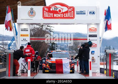 08 Ott TÄNAK (EST), Martin JÄRVEOJA (EST), HYUNDAI SHELL MOBIS WORLD RALLY TEAM, HYUNDAI I20 Coupe WRC, WRC, Aktion während der WRC World Rally Car Championship 2021, Monte Carlo Rallye am 20. Bis 24. Januar 2021 in Monaco - Foto: ACM / Vincent Thuillier / DPPI Stockfoto