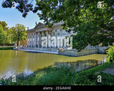 Warschau Juni 24 2019 Königliches Bad Museum in der Nähe des Sees Stockfoto