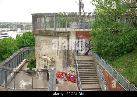 Flak Tower III Humboldthain (Flakturm III Humboldthain) in Berlin. Stockfoto