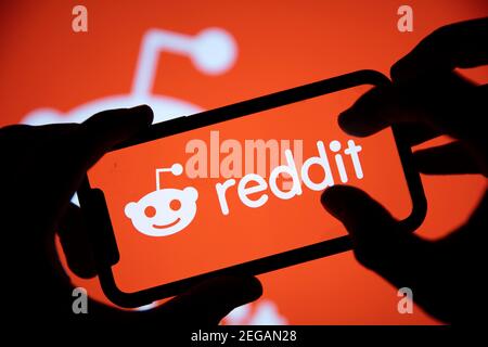 LONDON, UK - Februar 2021: Reddit-Logo auf einem Smartphone-Gerät angezeigt Stockfoto