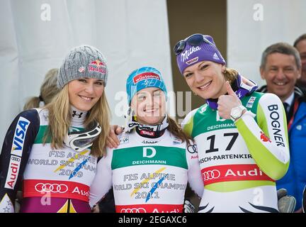 Elisabeth GOERGL wird am 20. Februar 2021 40 Jahre alt, von links nach rechts Lindsey VONN, USA, Platz 2nd, Gewinnerin Elisabeth GOERGL, AUT, 1st Platz und Maria RIESCH, Deutschland, 3rd Platz, Damen-Abfahrt am 13. Februar 2011 FIS Alpine Ski-WM 2011 in Garmisch-Partenkirchen ab 07,02. - 02/20/2011 Â Einsatz weltweit Stockfoto