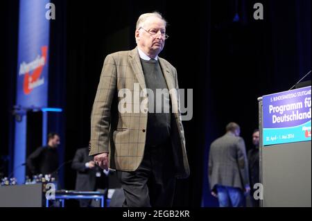 Alexander GAULAND wird am 20. Februar 2021 80 Jahre alt, Alexander GAULAND, stellvertretender Vorsitzender, Einzelbild, Ausgeschnittenes Einzelmotiv, Parteitag der AFD Alternative für Deutschland, in Stuttgart vom 30th. April bis 1st. Mai 2016, Messe Stuttgart, Sven Simon Fotoagentur GmbH & Co Pressefoto KG # Prinzessin-Luise-Str. 41 # 45479 M uelheim/R uhr # Tel 0208/9413250 # Fax. 0208/9413260 # GLS Bank # BLZ 430 609 67 # Konto 4030 025 100 # IBAN DE75 4306 0967 4030 0251 00 # BIC GENODEM1GLS # www.svensimon.net. Weltweite Nutzung Stockfoto