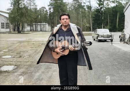 Der Trendbruch Amerikanische Folksänger Und SchauspielerÂ Theodore Bikel, 1960er Jahre Deutschland. Österreichischen American Folk-Sänger und Schauspieler Theodore Bikel, Deutschland der 1960er Jahre. 24x36swNeg131 Stockfoto