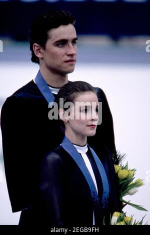 Ekaterina (Ekaterina, Katja) Alexandrowna Gordejewa und Sergei Michailowitsch Grinkow (Grinkow), UdSSR, Eiskunstlauf, Paarlaufen, Goldmedaille, Olympiasieger, hier bei der Preisverleihung, XVII Olympische Winterspiele 1994 Lillehammer, 15. Februar 1994 Â Einsatz weltweit Stockfoto