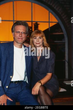 Harald-Schmidt-Show, Unterhaltungs-Stalkshow, Deutschland 1995 - 2003, Gaststar: Schauspielerin Ursela Monn mit Harald Schmidt Stockfoto