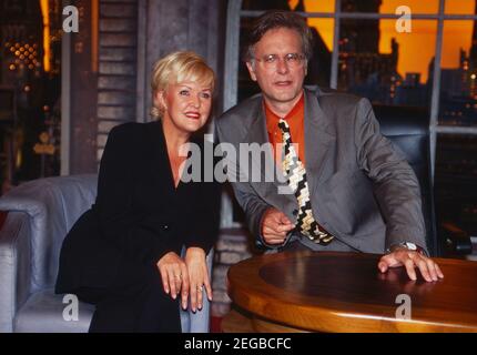 Harald-Schmidt-Show, Unterhaltungs-Stalkshow, Deutschland 1995 - 2003, Gaststar: Schauspielerin und Sängerin Angelika Milster mit Harald Schmidt Stockfoto