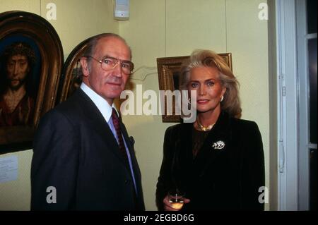 Ernst Henne mit Ehefrau Renate Thyssen-Henne bei Sotheby's in München, Aufnahme um 1988. Ernst Henne mit seiner Frau Renate Thyssen-Henne in Sothebys München, Foto um 1988. Stockfoto
