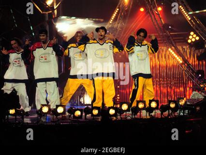 DIE BOYZ, deutsche Boygroup, Florian Fischer, Adel Tawil, Tarek Hussein, Salvatore Di Blasi, Stephane Kroll-Marongiu, bei einem Auftritt um 1998. THE BOYZ, German Boy Group, Florian Fischer, Adel Tawil, Tarek Hussein, Salvatore Di Blasi, Stephane Kroll-Marongiu, während einer Aufführung um 1998. Stockfoto