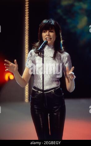 Alice, Carla Bissi, italienische Pop Sängerin, bei einem Auftritt, 1999. Alice, alias Carla Bissi, italienische Pop-Sängerin, während einer Performance, 1999. Stockfoto