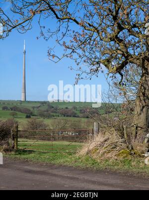 Panoramablick auf den Arquiva Emley Moor Tower, das höchste freistehende Gebäude in Großbritannien Stockfoto