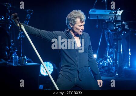 Jon Bon Jovi tritt live auf der Bühne auf, als Bon Jovi Songs von ihrem neuen Album 'This House is Not for Sale' im Londoner Palladium, London, vorstellt. Foto Datum: Montag 10th Oktober 2016. Bildnachweis sollte lauten: DavidJensen Stockfoto