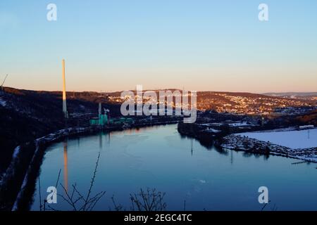 Blick vom Harkorturm in Wetter, Nordrhein-Westfalen. Blick auf Lüdinghausen und den Harkortsee. Stockfoto