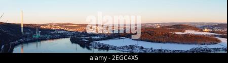 Blick vom Harkorturm in Wetter, Nordrhein-Westfalen. Blick auf Lüdinghausen und den Harkortsee. Stockfoto