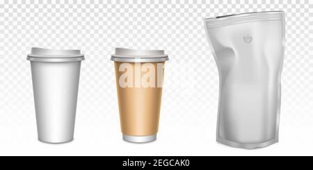 Weiße Pappbecher für Tee und Kaffee und Folienreißverschlussbeutel mit Entgasungsventil. Vector realistische Mockup von Einweg-Tassen mit Kunststoffkappen und brauner Halter für heiße Getränke und Kaffee Beutel Paket Stock Vektor