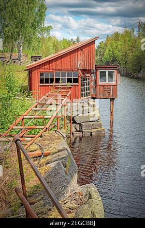 HAGGHULT, SCHWEDEN - 30. MAI 2020: Die schwarzen Berge sind ein Freilichtmuseum, wo Sie das Gefühl der Steinbrüche erleben und einige schöne Kunst ma bewundern können Stockfoto