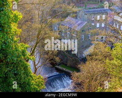 Blick hinunter zur Torr Vale Mill in der Torrs A Schlucht im Fluss Goyt Valley in New Mills in Das High Peak Gebiet des Derbyshire Peak Distrikts Großbritannien Stockfoto