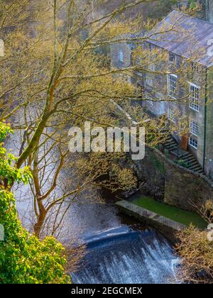 Blick hinunter zur Torr Vale Mill in der Torrs A Schlucht im Fluss Goyt Valley in New Mills in Das High Peak Gebiet des Derbyshire Peak Distrikts Großbritannien Stockfoto