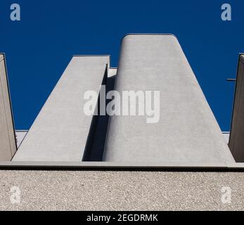 Schöneberger Terrassen: Reihenhaus in Berlin Schöneberg-Gebäude 1976-1979 als sozialer Wohnungsbau. Ein Beispiel der Nachkriegsmoderne in Deutschland. Stockfoto