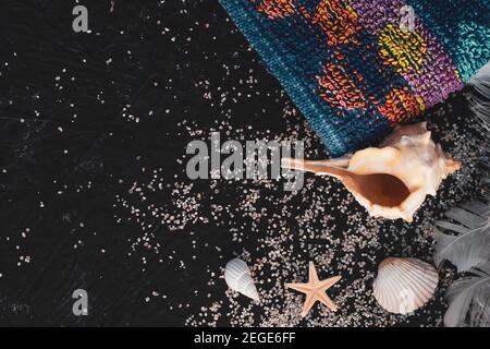 Summer background. seashells border on sand Stockfoto