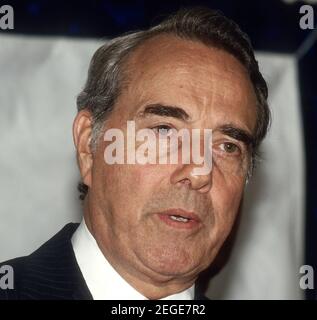 DATEI BILDER: Chicago Illinois, USA, 21. August 1987 Vereinigte Staaten Senator Robert Dole (R-KS) spricht bei einer Spendenaktion der Republikanischen Partei Kredit: Mark Reinstein/MediaPunch Kredit: MediaPunch Inc/Alamy Live Nachrichten Stockfoto