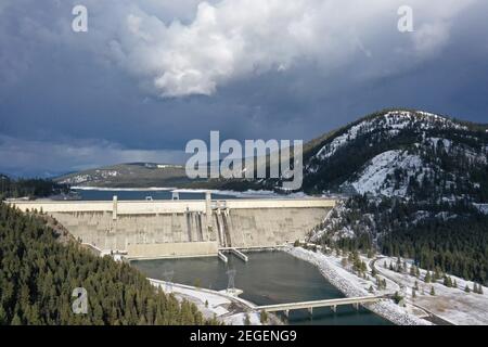 Libby Dam und See Koocanusa mit nahenden Sturm. Lincoln County, Montana. (Foto von Randy Beacham) Stockfoto