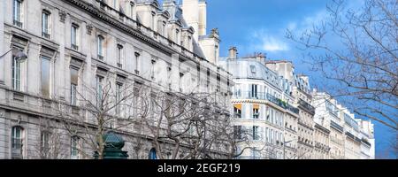 Paris, typische Fassaden, schöne Gebäude im Zentrum Stockfoto