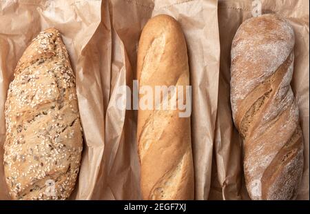 Frisch gebackenes leckeres Brot, Ciabatta. Hausgemachte gebackene verschiedene Baguette, Vollkornbrot, Hafer und Roggenbrot. Gesunde Lebensweise, Multi-Samen, glutenfrei Stockfoto