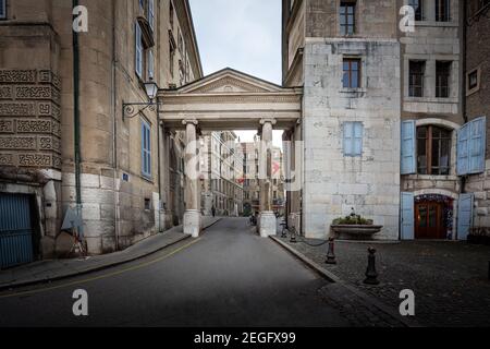 Bogen zwischen Promenade de la Treille und Geneva Old Town Streets - Genf, Schweiz Stockfoto