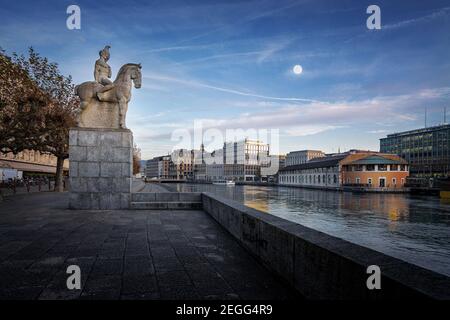 Rhone und Aigle de Geneve Statue bei Nacht - Genf, Schweiz Stockfoto