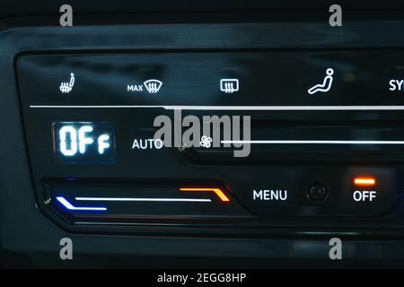 Neue moderne Sensor Auto Klimaanlage Bedienfeld oder Konsole der Klimaanlage, Sensor-Tasten, Nahaufnahme. Stockfoto