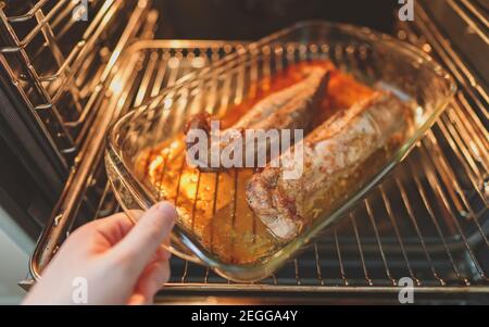 Hausgemachtes Schweinefilet im Ofen. Stockfoto