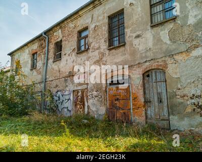 Kedzierzyn Kozle Oktober 19 2019 Fassade des alten zerstörten Gebäudes Stockfoto