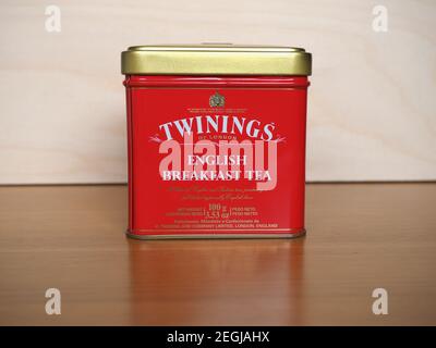 LONDON, Großbritannien - CIRCA FEBRUAR 2021: Box mit Twinings losen englischen Frühstückstee Stockfoto