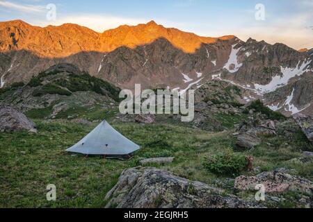 Letztes Sonnenlicht auf Keller Mountain in der Eagles Nest Wilderness Stockfoto