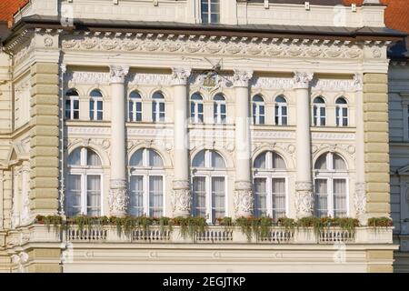 Neoklassizistische Fassade des Rathauses in Novi Sad, Serbien Stockfoto