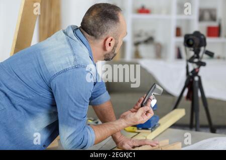 Videooperator zeichnet das Video auf Stockfoto