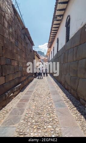 Peru, Cusco - 28. September 2019 - Braune inka-Steinmauern in Cuzco Stockfoto