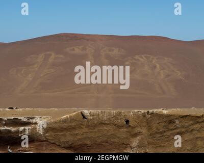 Kandelaber der Anden in der Pisco Bay, Peru. Prähistorische Geoglyphe, Paracas Peninsula Stockfoto