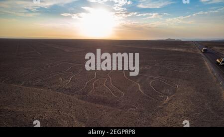 Blick auf die baumförmige nazca-Linie vom Turm aus Bei Sonnenuntergang Stockfoto