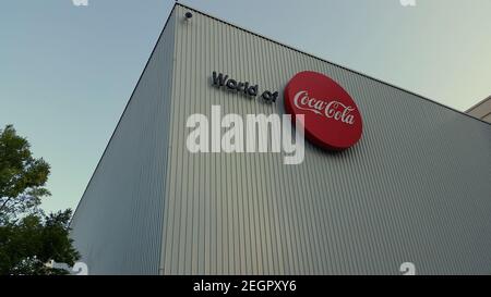 USA, Atlanta - 23. August 2014 - CocaCola Logo außerhalb der Coca Cola Welt in Atlanta Stockfoto