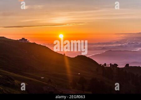 Verschiedene Ansichten von einem Monsun Sonnenuntergang, Himachal Stockfoto