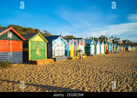 27. Dezember 2018: Brighton Badeboxen am Brighton Beach in Melbourne, Australien. Diese Boxen wurden vor mehr als 100 Jahren zu viktorianischen noti gebaut Stockfoto