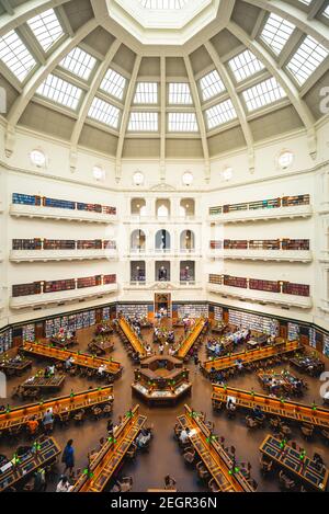 29. Dezember 2018: Der Lesesaal La Trobe, auch bekannt als die Kuppel, der Staatsbibliothek von victoria in Melbourne, Australien. Es wurde entworfen, um zu halten Stockfoto